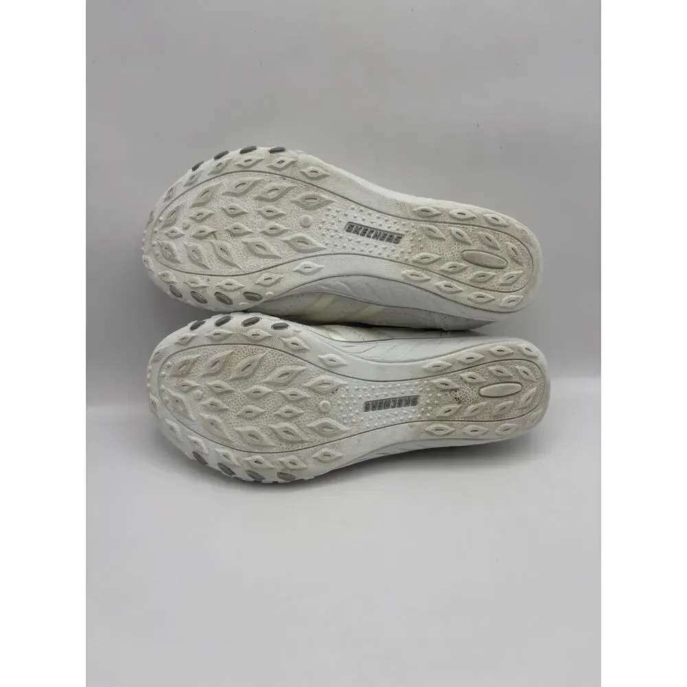 Skechers Breathe Easy White Slip On Shoes Women Size 6.5